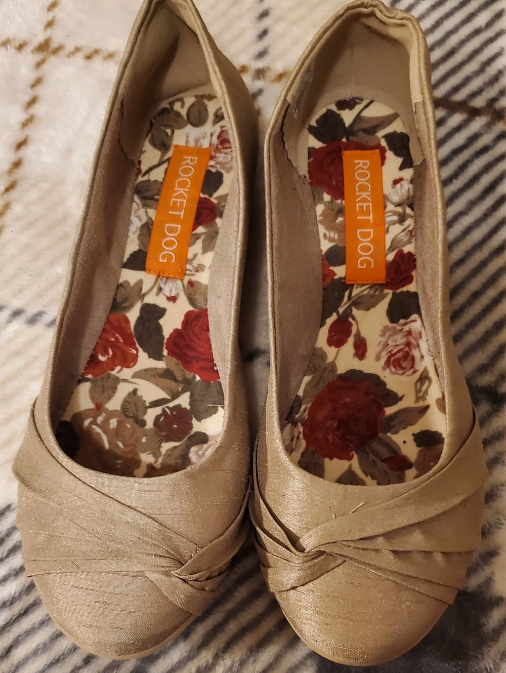 Brand New Rocket Dog Champagne Gold Ballet Flats with Knotted Toe Size 7